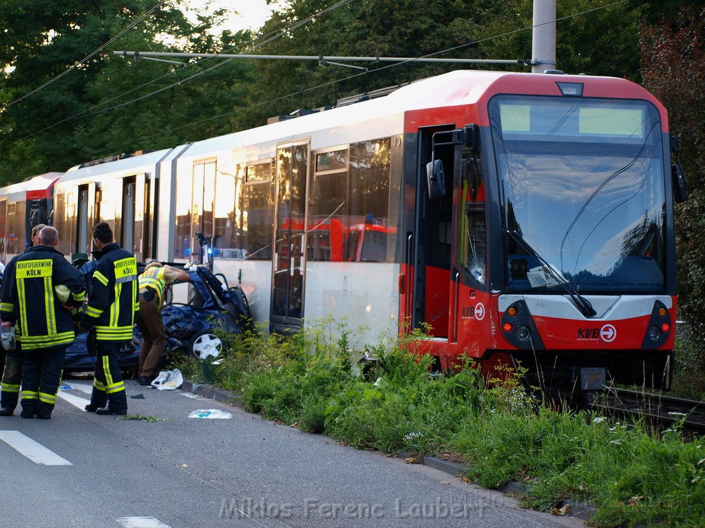 VU PKW KVB Bahn Koeln Vogelsang Venloerst Kohlgrabenweg P065.JPG